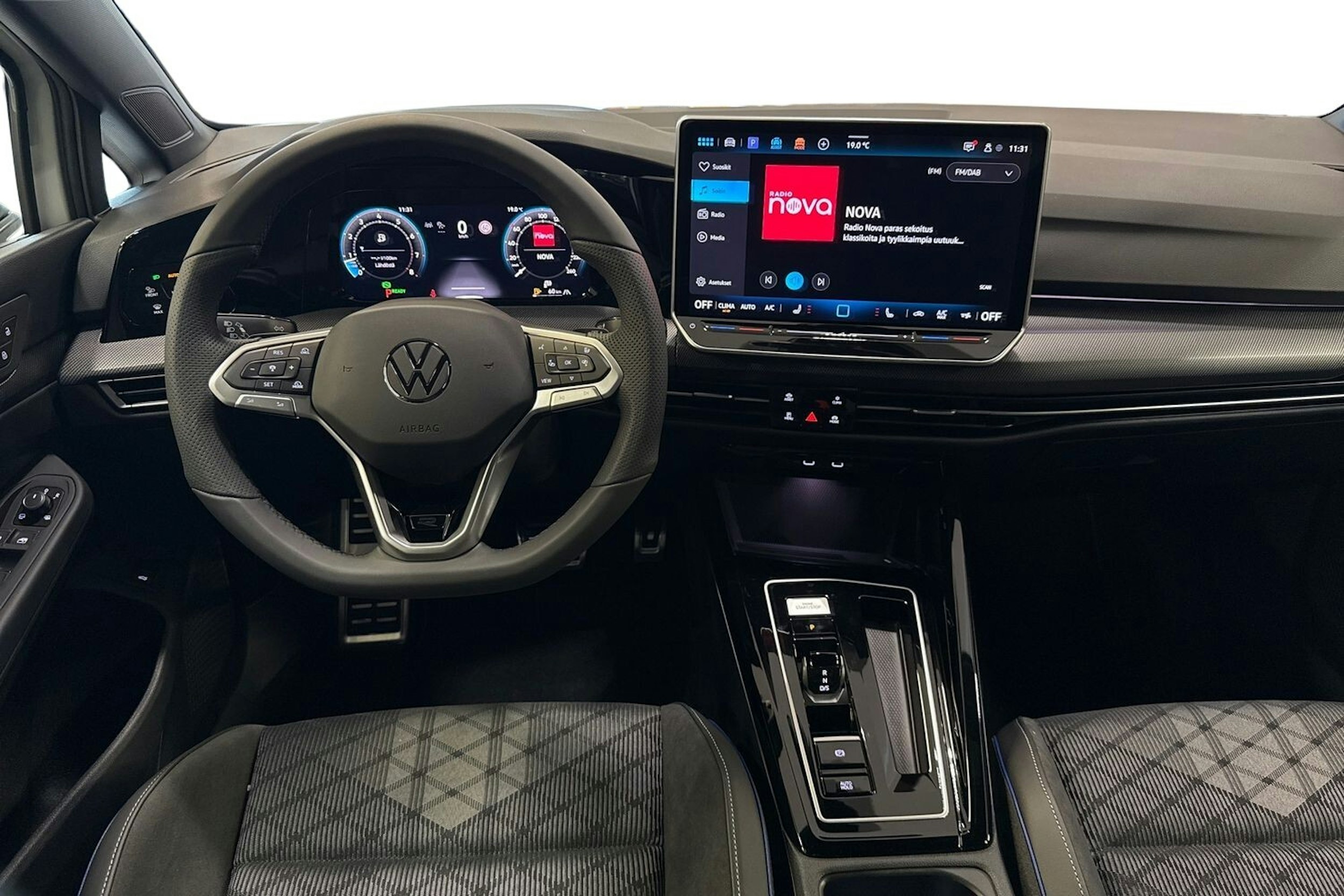 valkoinen Volkswagen Golf 2025 kuva 34.