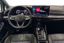 valkoinen Volkswagen Golf 2025 kuva 34.
