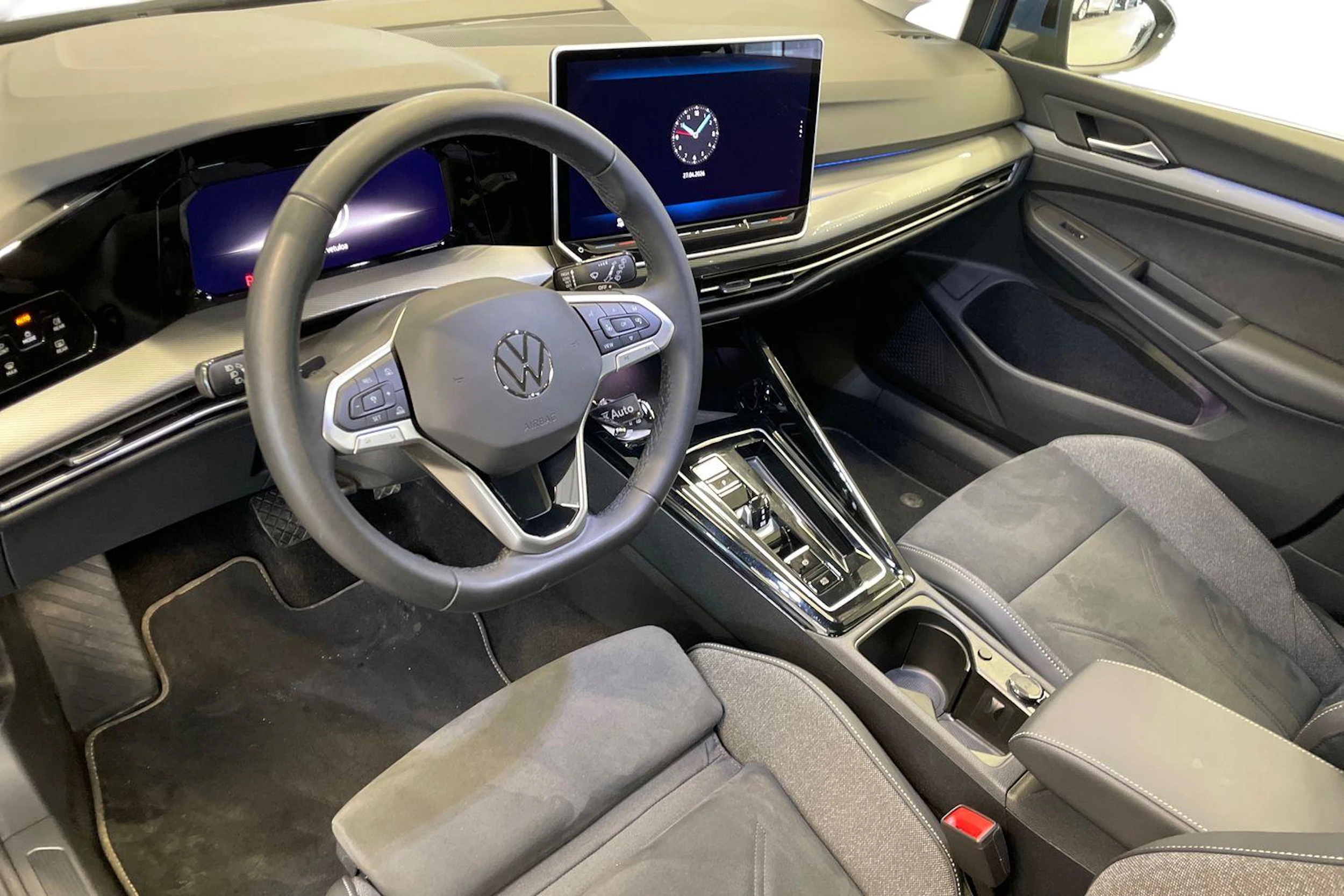 Sininen Volkswagen GOLF 2025 kuva 8.