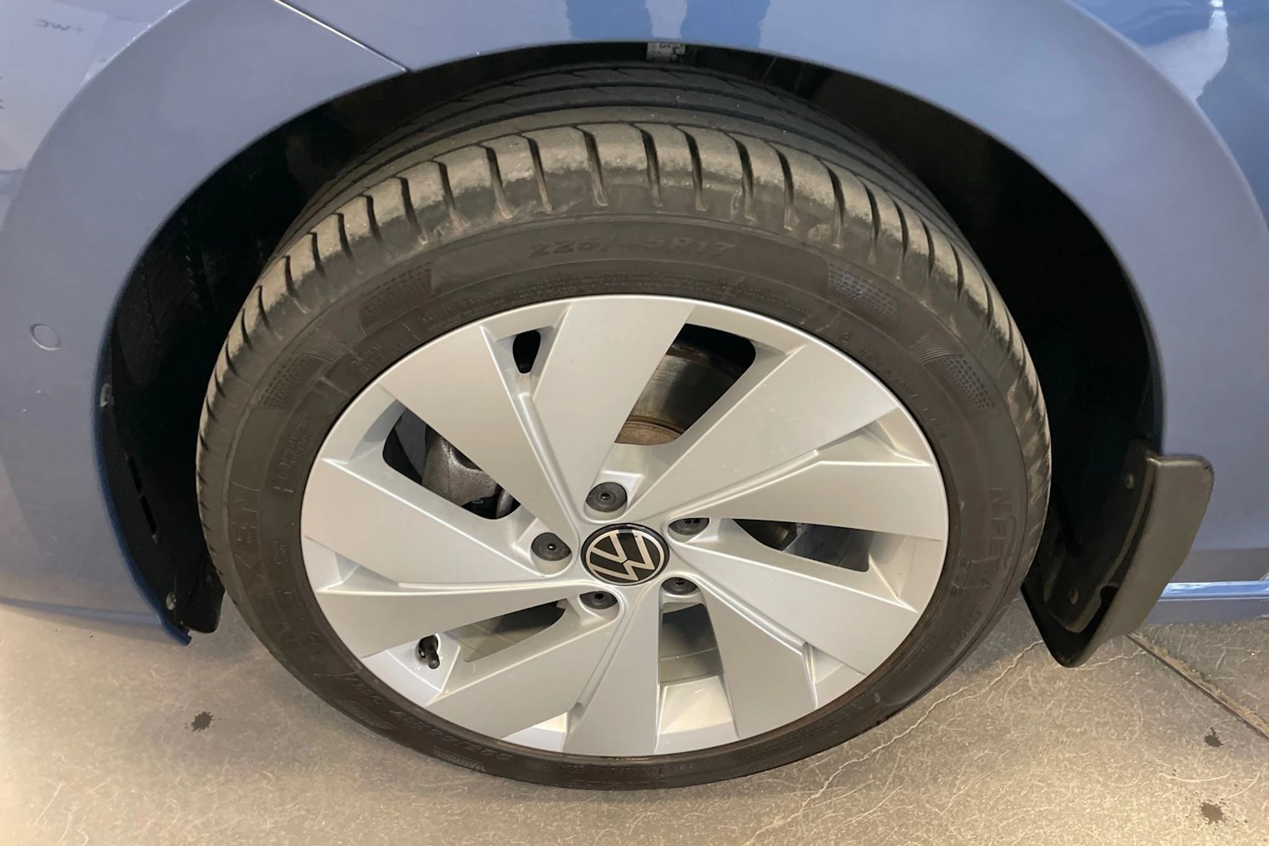 Sininen Volkswagen GOLF 2025 kuva 13.