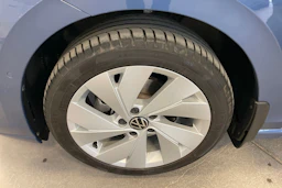 Sininen Volkswagen GOLF 2025 kuva 13.