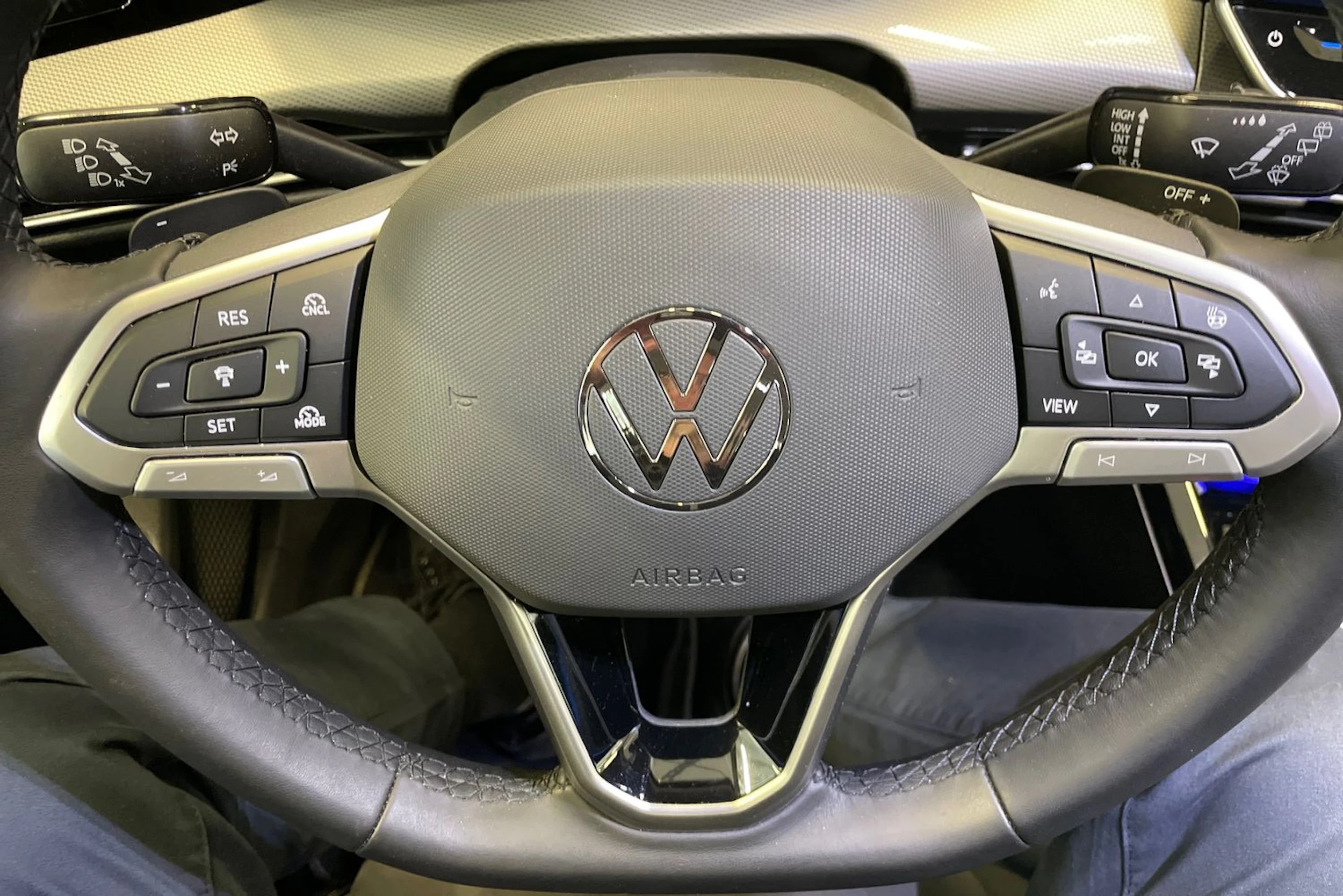 Sininen Volkswagen GOLF 2025 kuva 28.