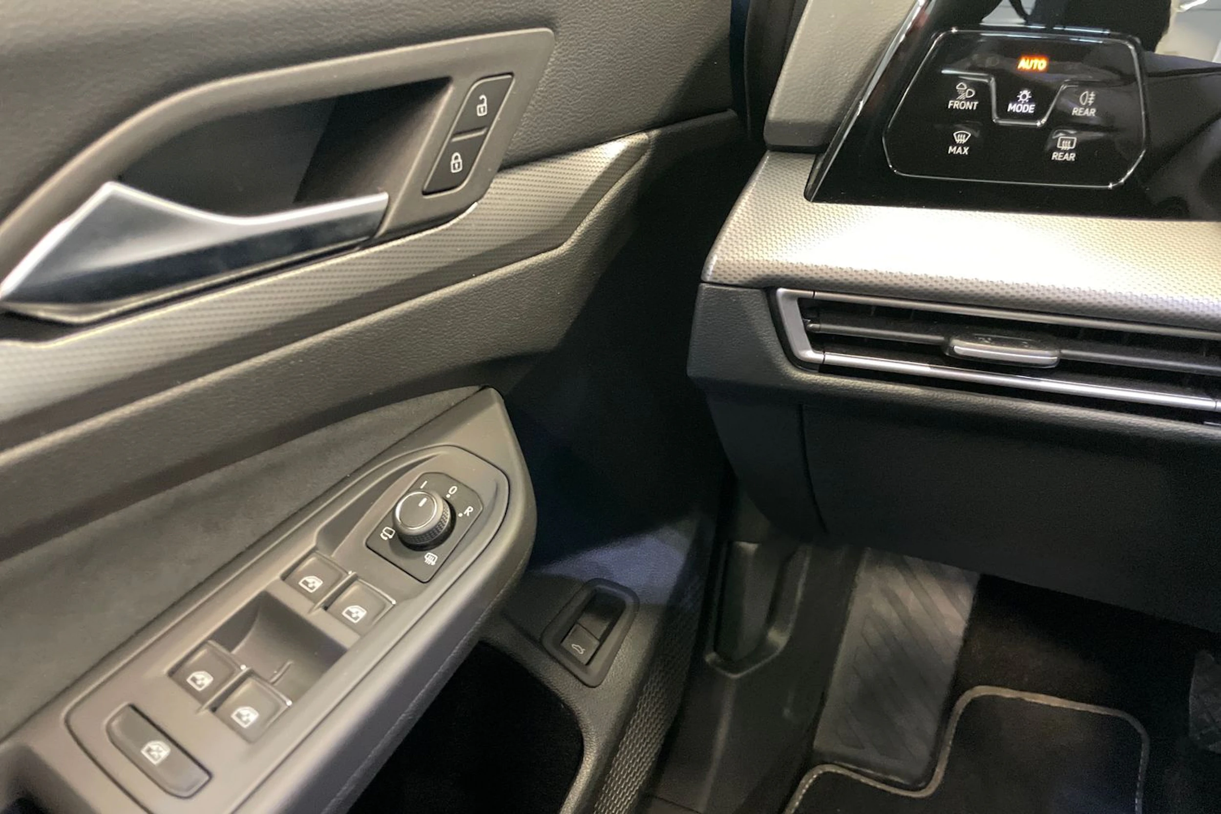 Sininen Volkswagen GOLF 2025 kuva 32.