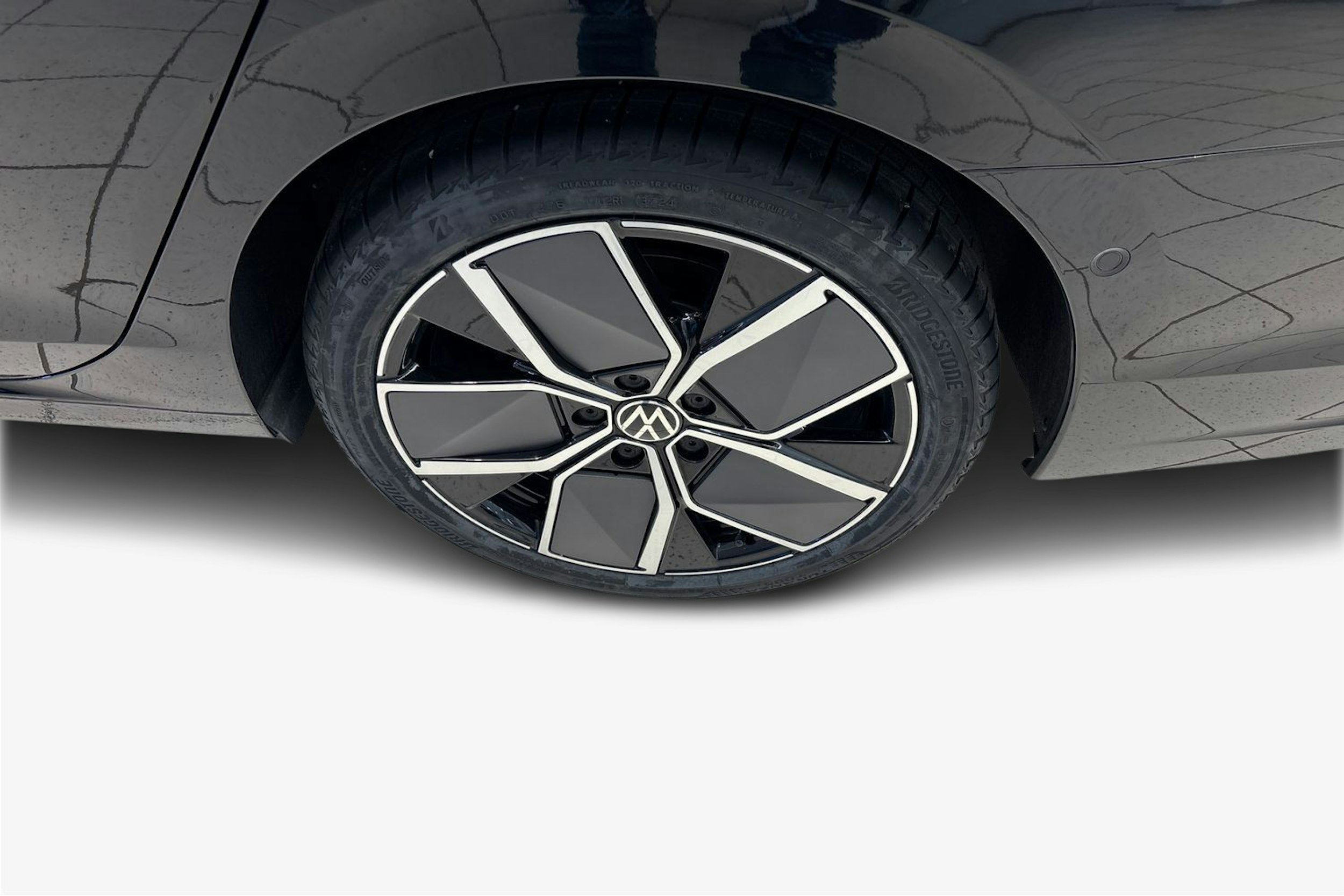 musta Volkswagen Golf 2025 kuva 9.