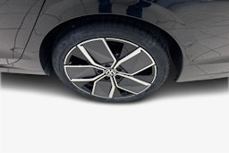 musta Volkswagen Golf 2025 kuva 9.
