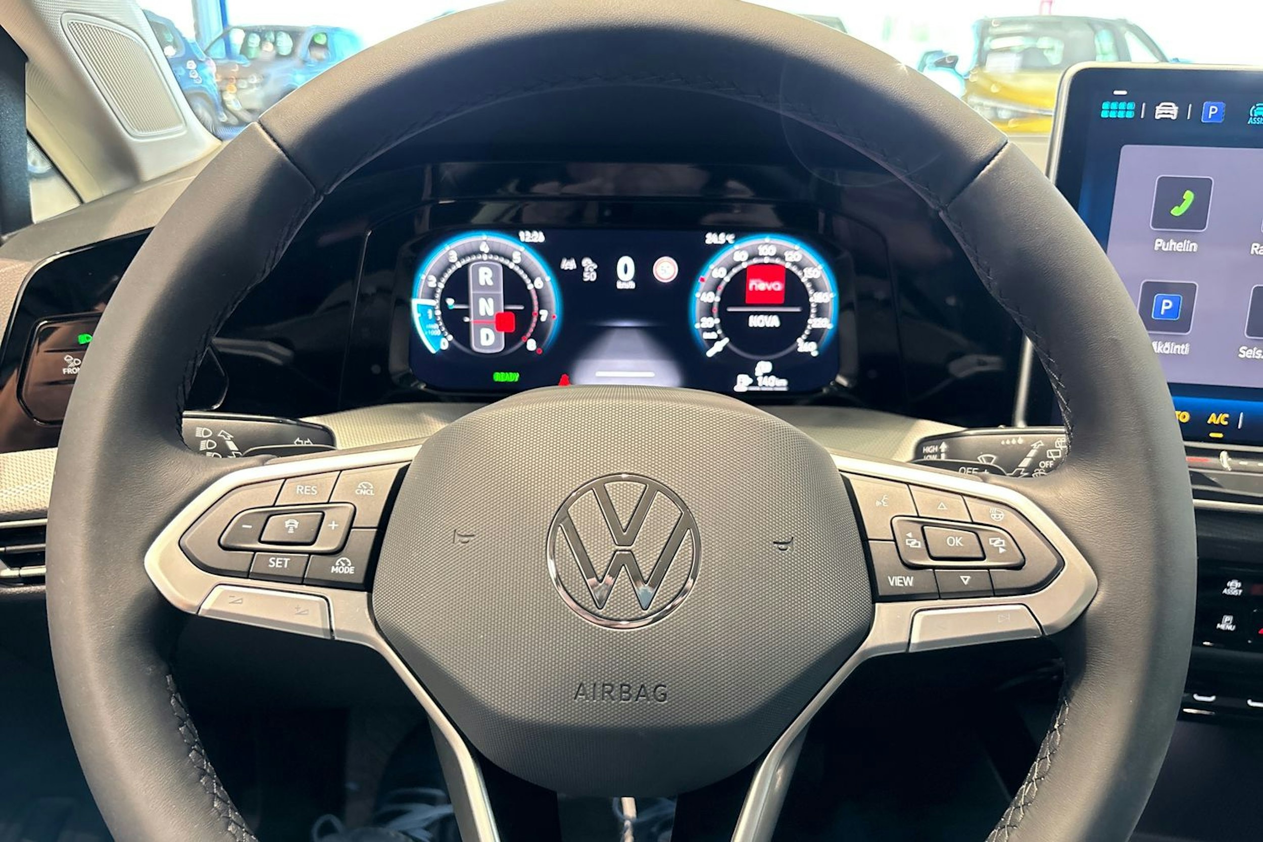 musta Volkswagen Golf 2025 kuva 11.