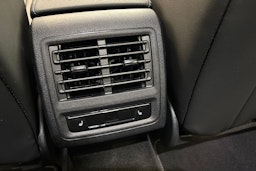 musta Volkswagen Golf 2025 kuva 14.