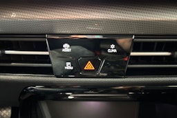 musta Volkswagen Golf 2025 kuva 19.