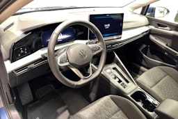 sininen Volkswagen Golf 2025 kuva 6.