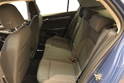 sininen Volkswagen Golf 2025 kuva 8.