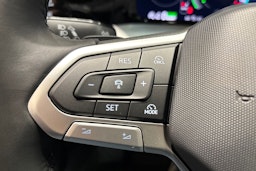 sininen Volkswagen Golf 2025 kuva 11.