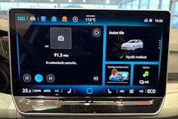 sininen Volkswagen Golf 2025 kuva 14.