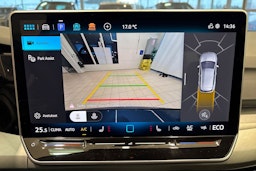 sininen Volkswagen Golf 2025 kuva 15.