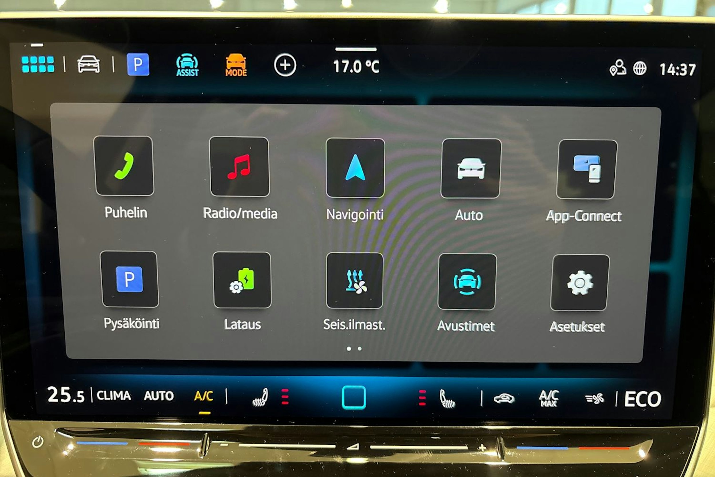 sininen Volkswagen Golf 2025 kuva 16.