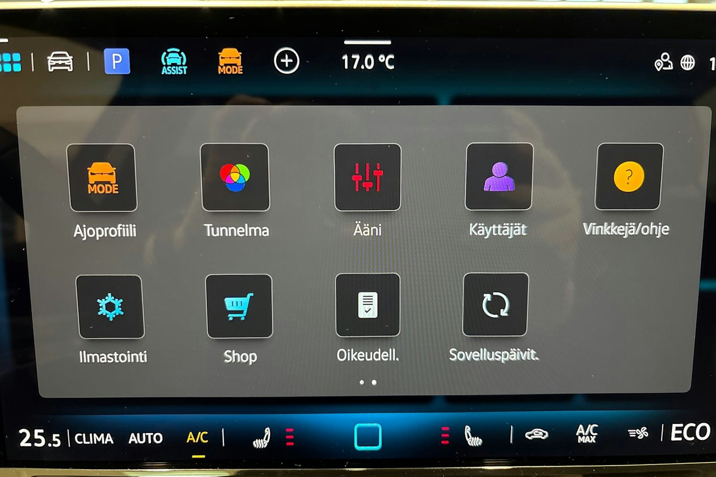 sininen Volkswagen Golf 2025 kuva 17.