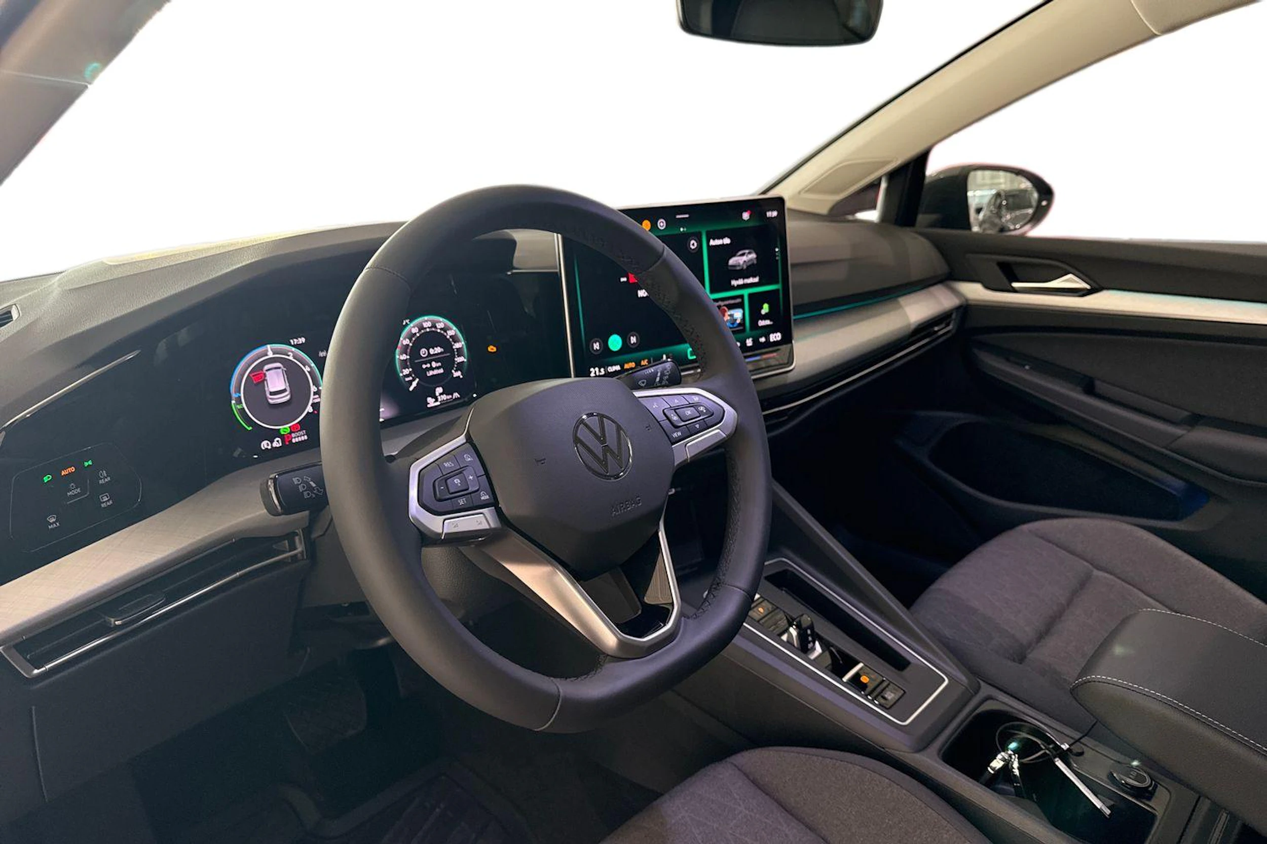 harmaa Volkswagen Golf 2025 kuva 6.