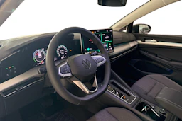 harmaa Volkswagen Golf 2025 kuva 6.