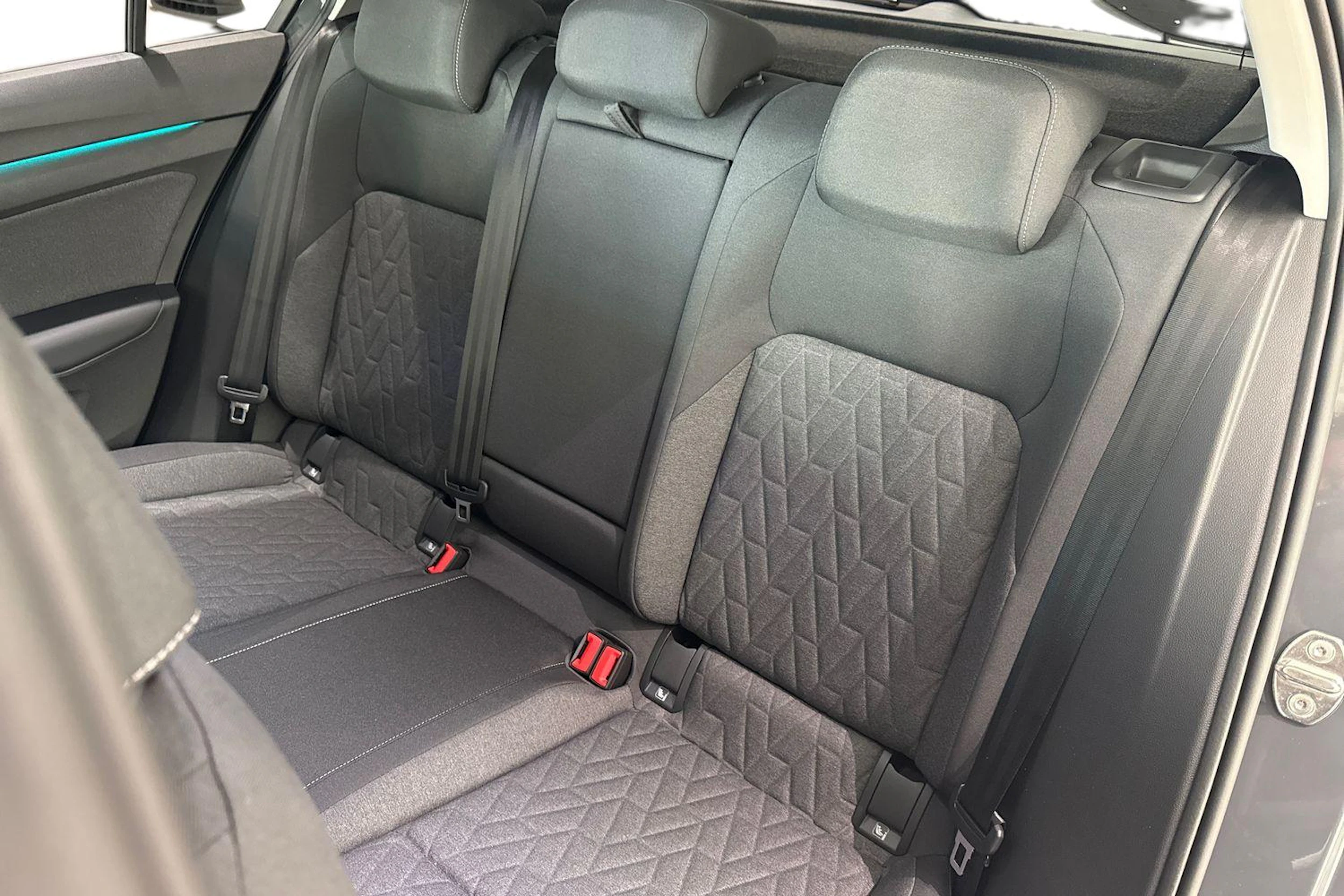 harmaa Volkswagen Golf 2025 kuva 8.