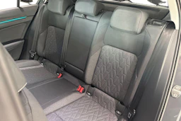 harmaa Volkswagen Golf 2025 kuva 8.