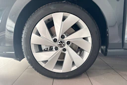 harmaa Volkswagen Golf 2025 kuva 9.