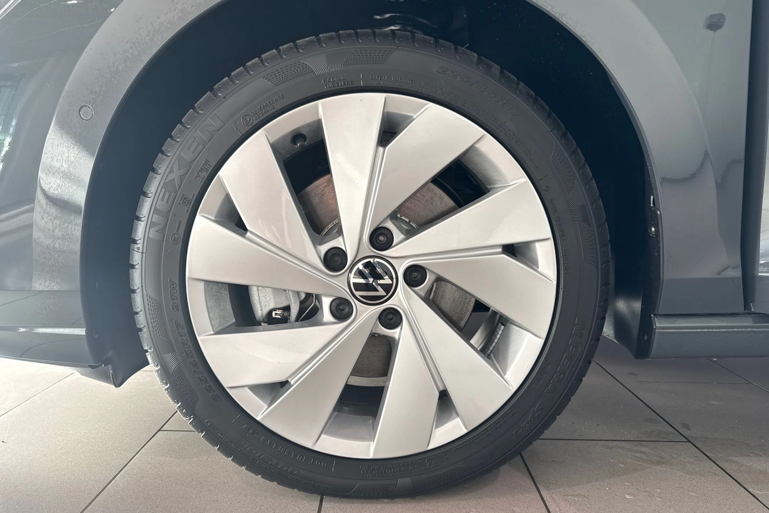 harmaa Volkswagen Golf 2025 kuva 10.