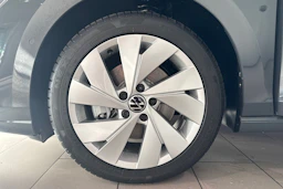 harmaa Volkswagen Golf 2025 kuva 10.