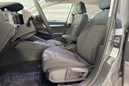 harmaa Volkswagen Golf 2025 kuva 11.