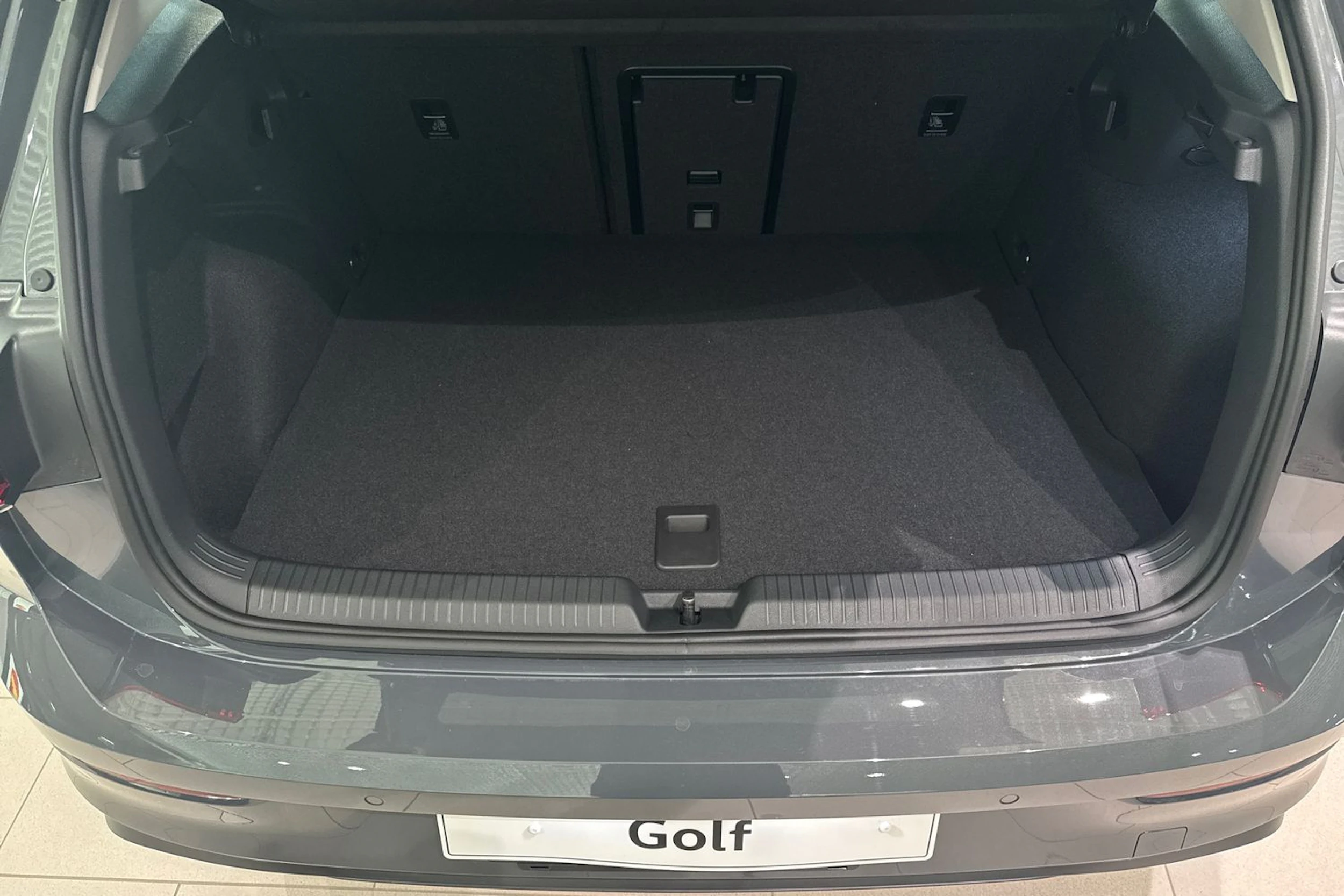 harmaa Volkswagen Golf 2025 kuva 13.