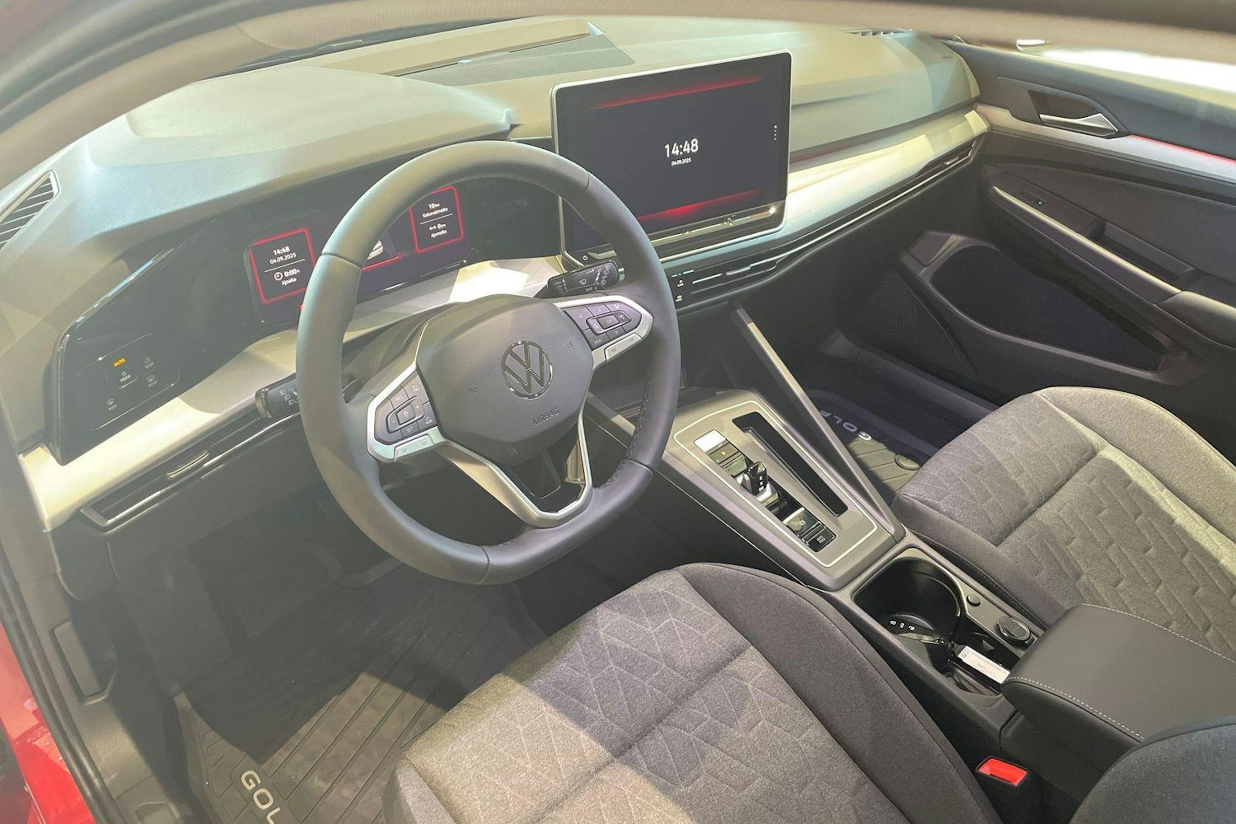 punainen Volkswagen Golf 2025 kuva 6.
