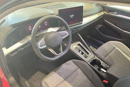 punainen Volkswagen Golf 2025 kuva 6.