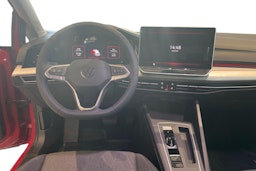 punainen Volkswagen Golf 2025 kuva 7.