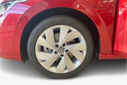 punainen Volkswagen Golf 2025 kuva 9.