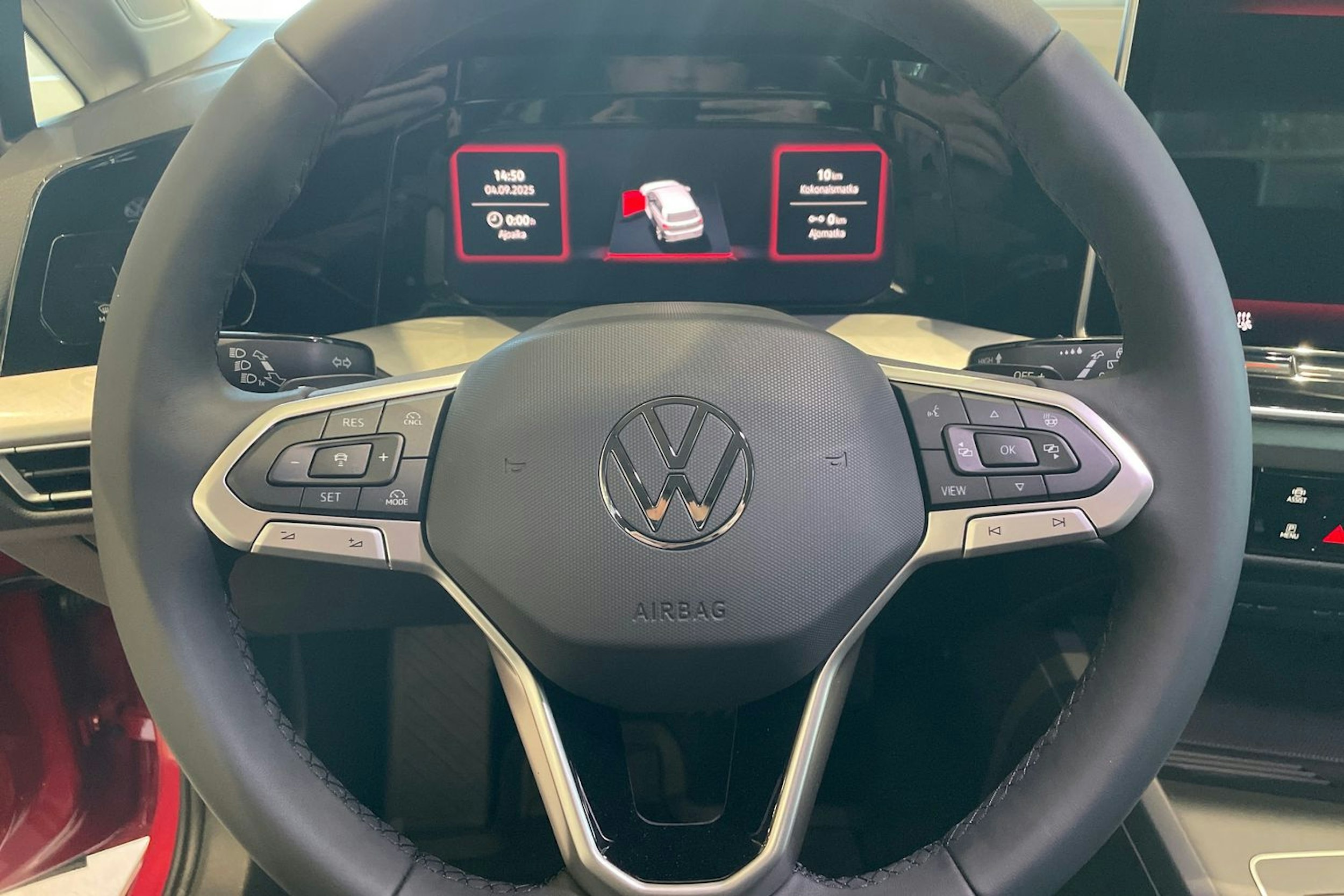 punainen Volkswagen Golf 2025 kuva 12.