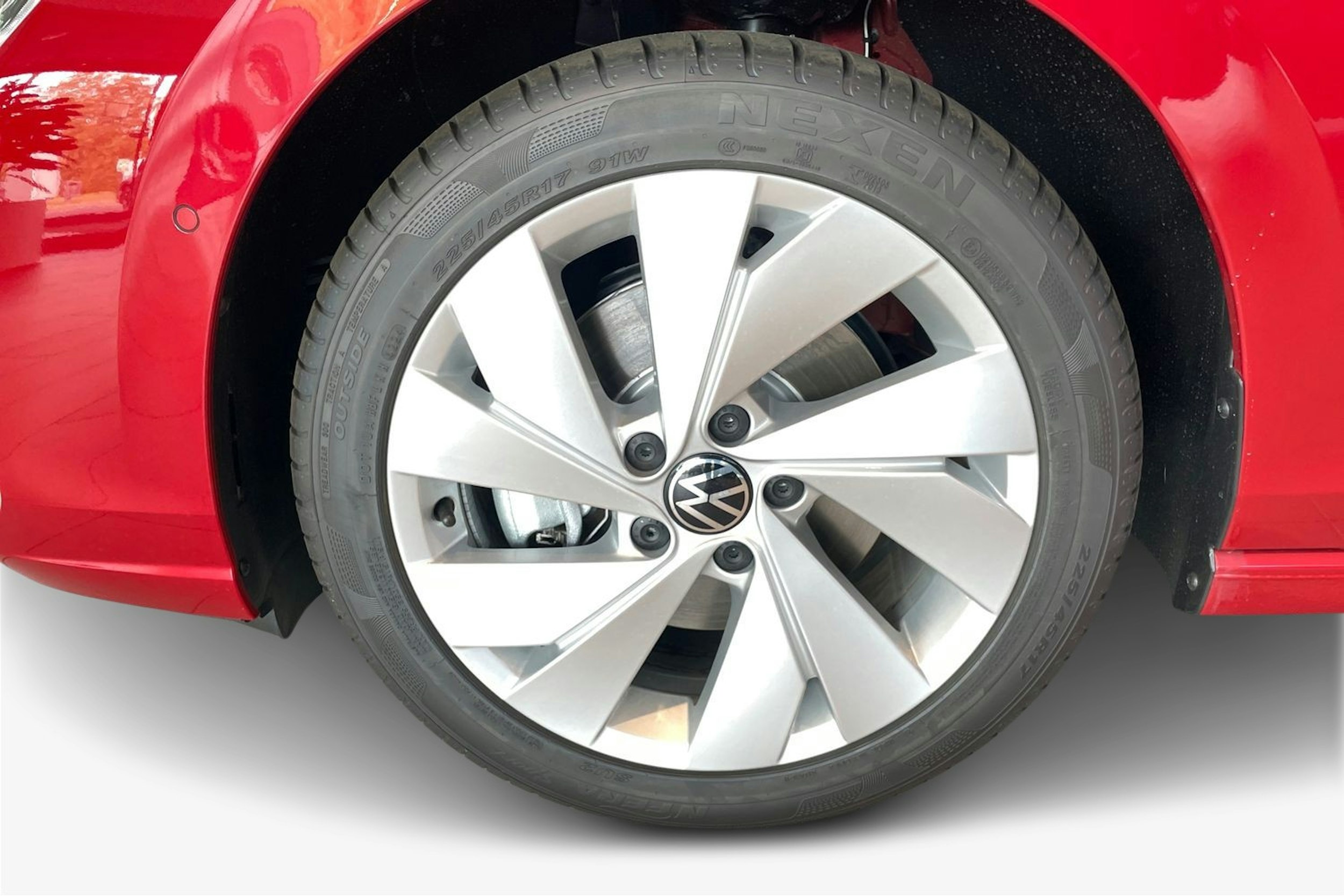punainen Volkswagen Golf 2025 kuva 9.