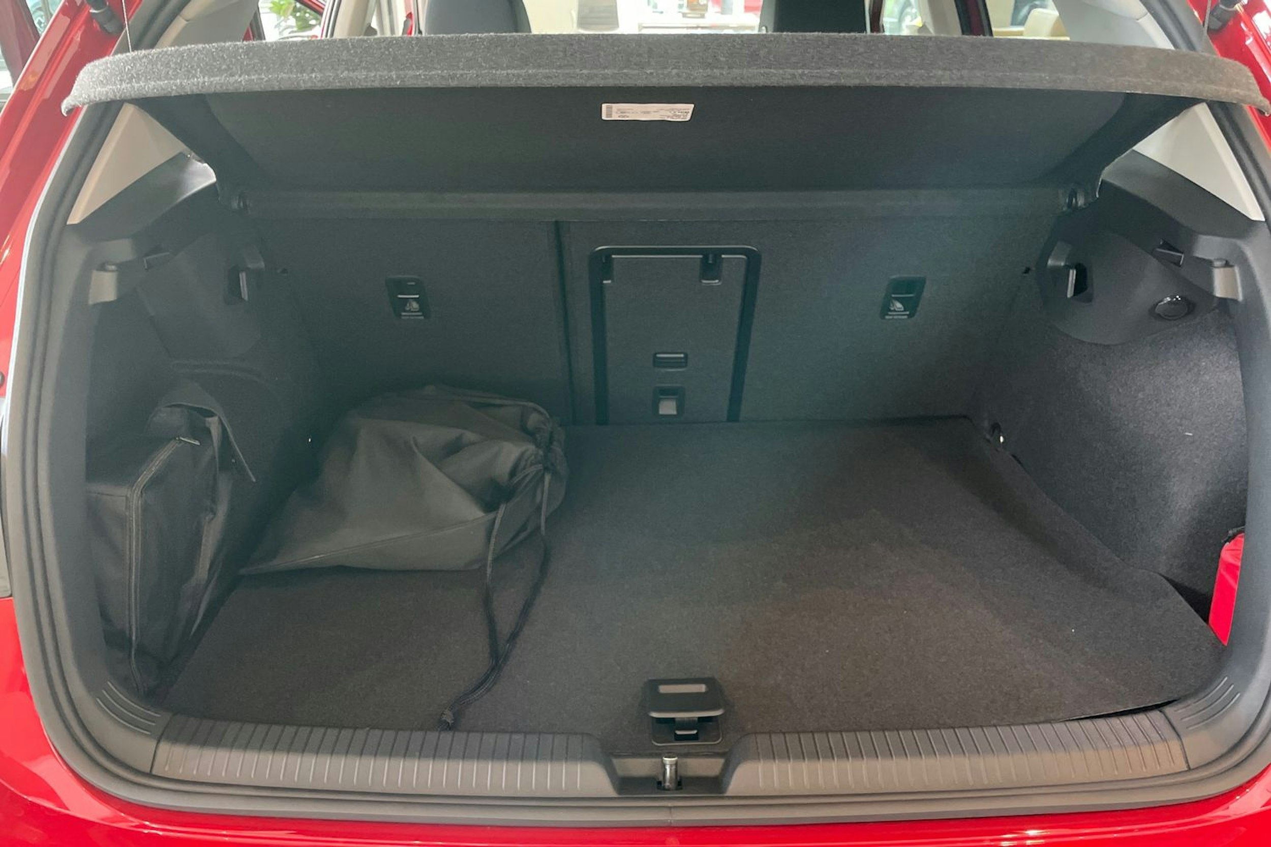 punainen Volkswagen Golf 2025 kuva 11.