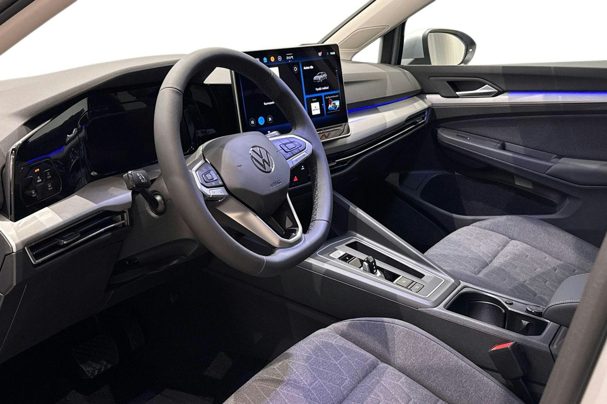 met. harmaa Volkswagen Golf 2025 kuva 6.