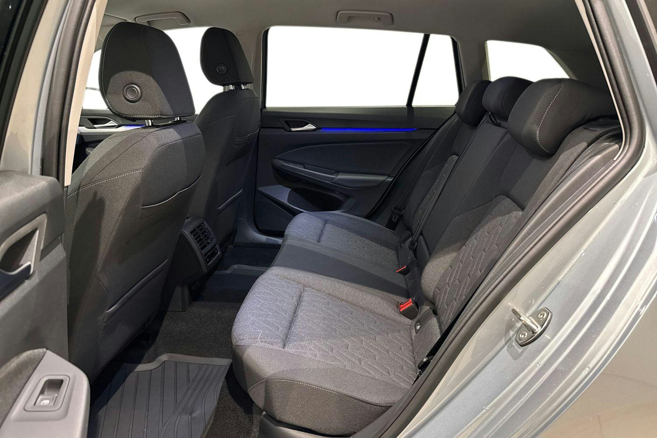 met. harmaa Volkswagen Golf 2025 kuva 8.