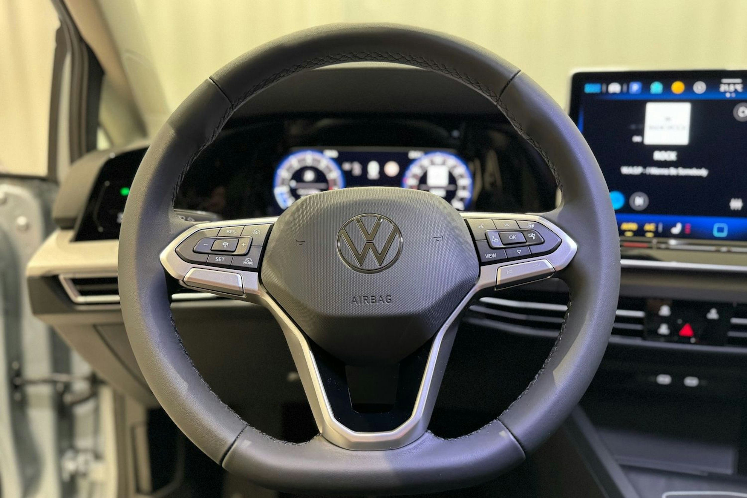 met. harmaa Volkswagen Golf 2025 kuva 14.
