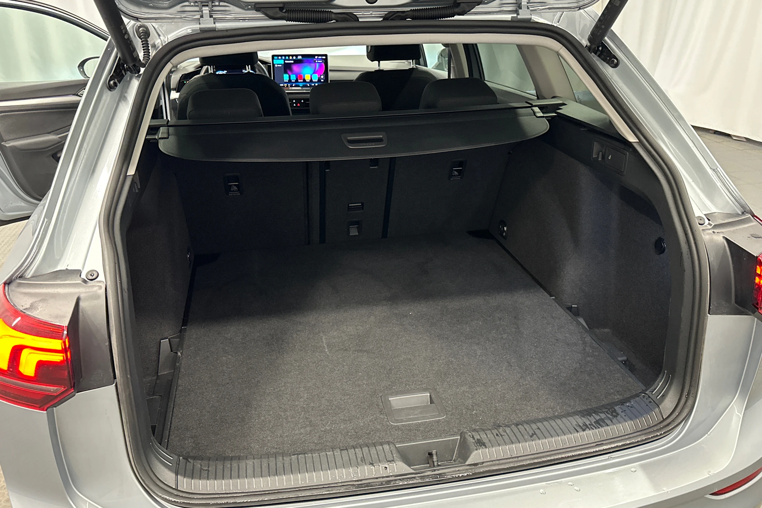 met. harmaa Volkswagen Golf 2025 kuva 35.