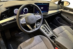 musta Volkswagen Golf 2025 kuva 7.