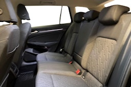 musta Volkswagen Golf 2025 kuva 10.