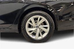 musta Volkswagen Golf 2025 kuva 11.