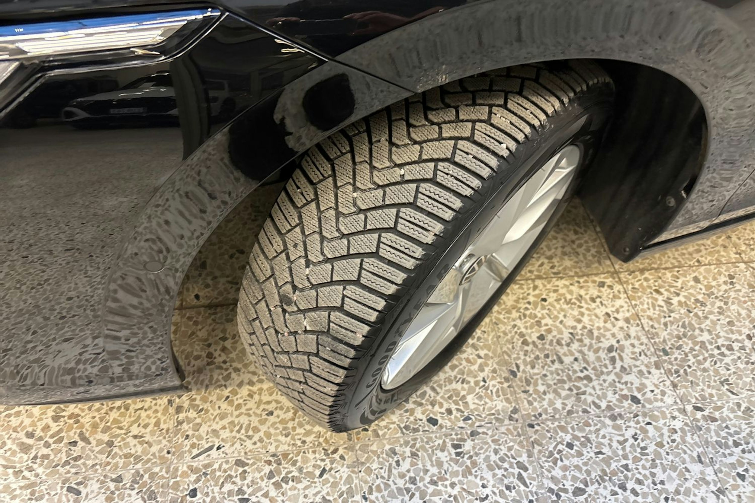 musta Volkswagen Golf 2025 kuva 13.