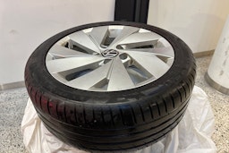 musta Volkswagen Golf 2025 kuva 14.