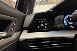 musta Volkswagen Golf 2025 kuva 17.