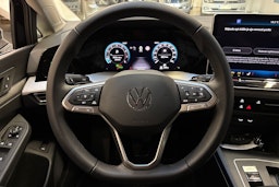 musta Volkswagen Golf 2025 kuva 18.