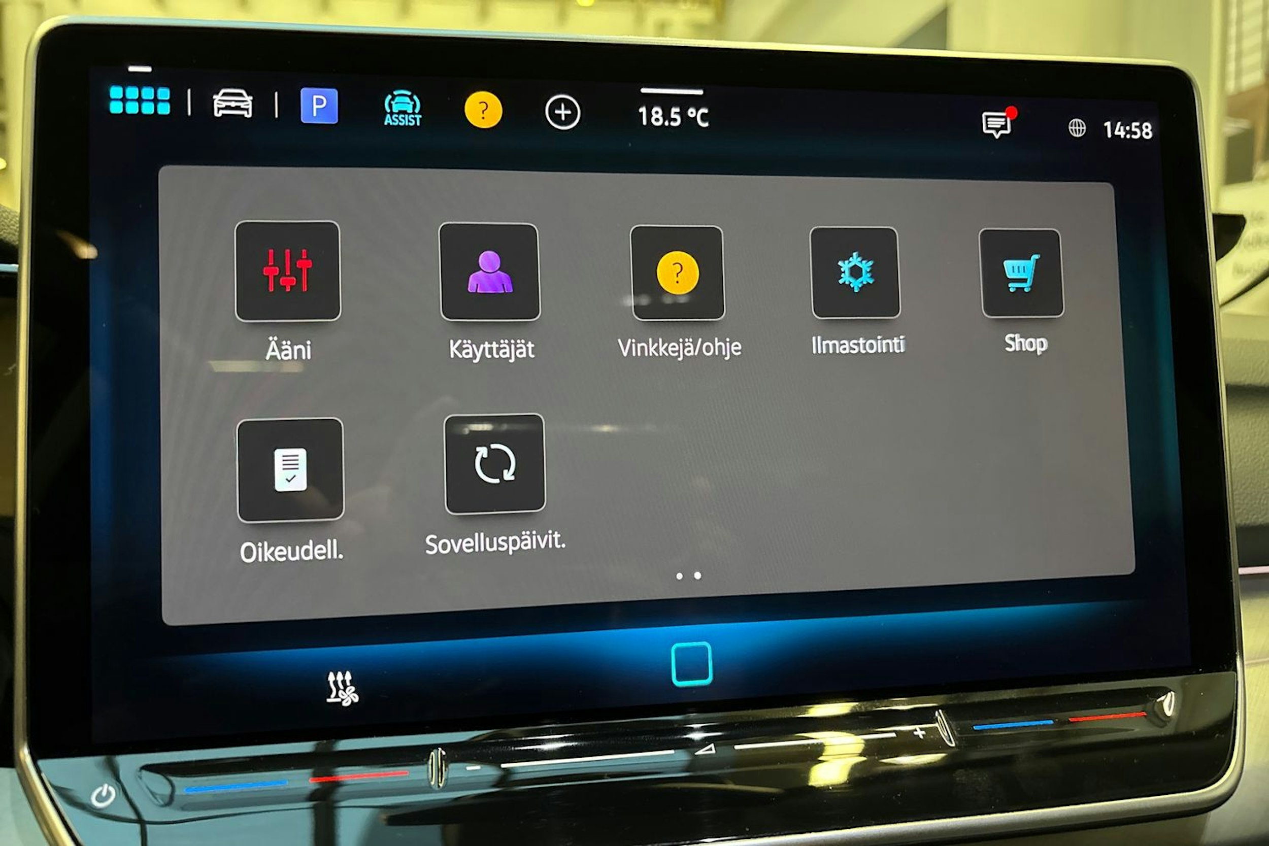 musta Volkswagen Golf 2025 kuva 22.