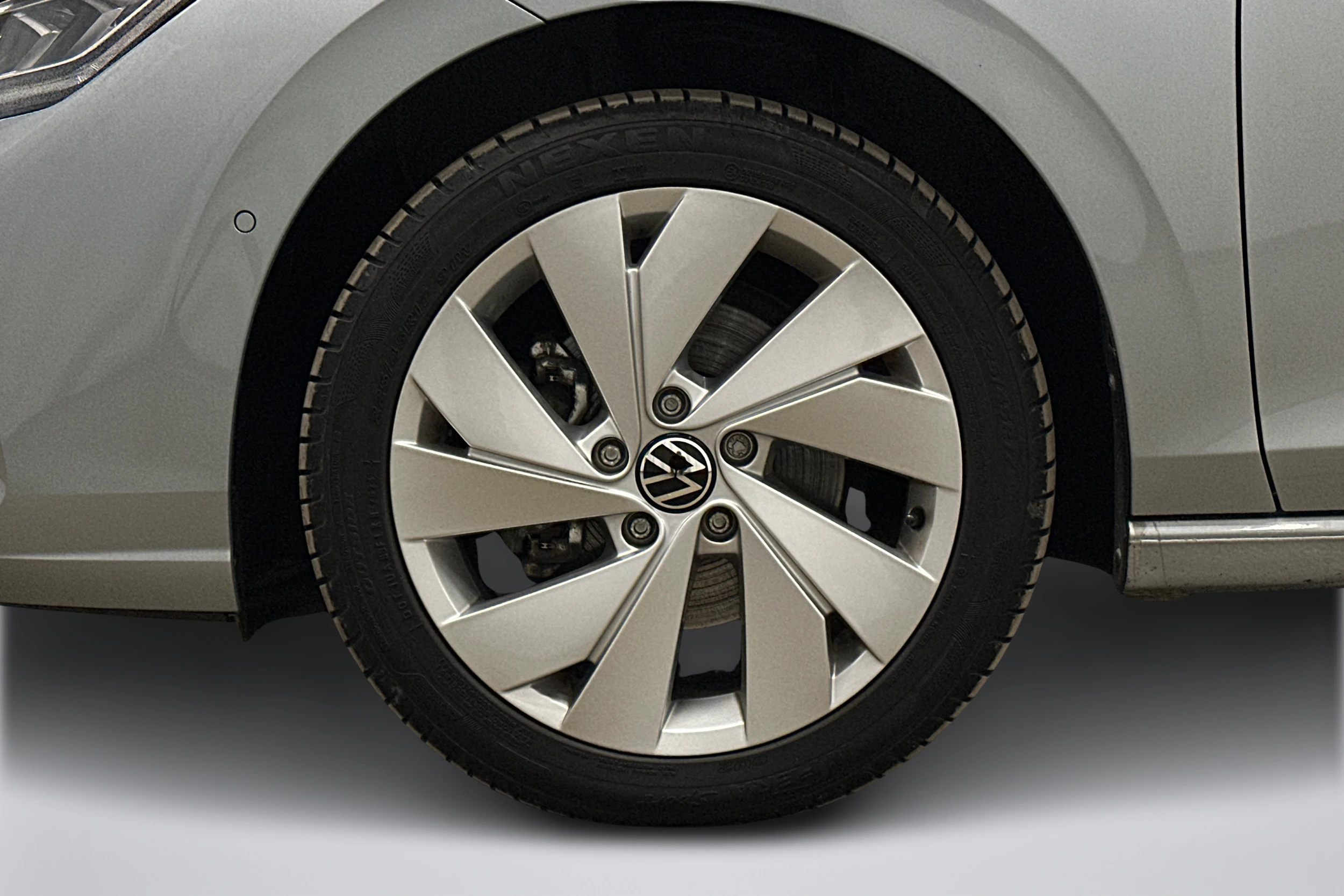 harmaa Volkswagen Golf 2025 kuva 12.