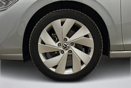 harmaa Volkswagen Golf 2025 kuva 12.