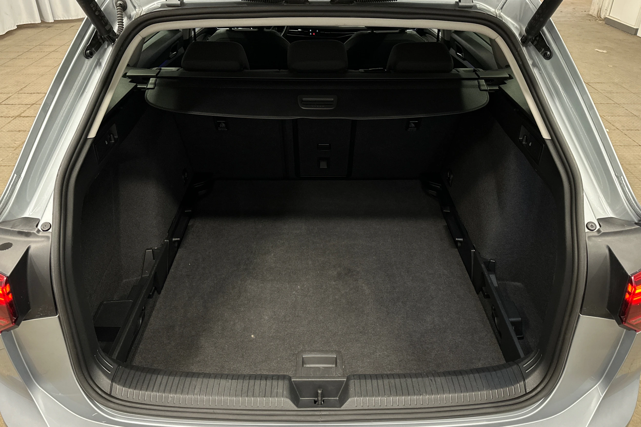 harmaa Volkswagen Golf 2025 kuva 15.